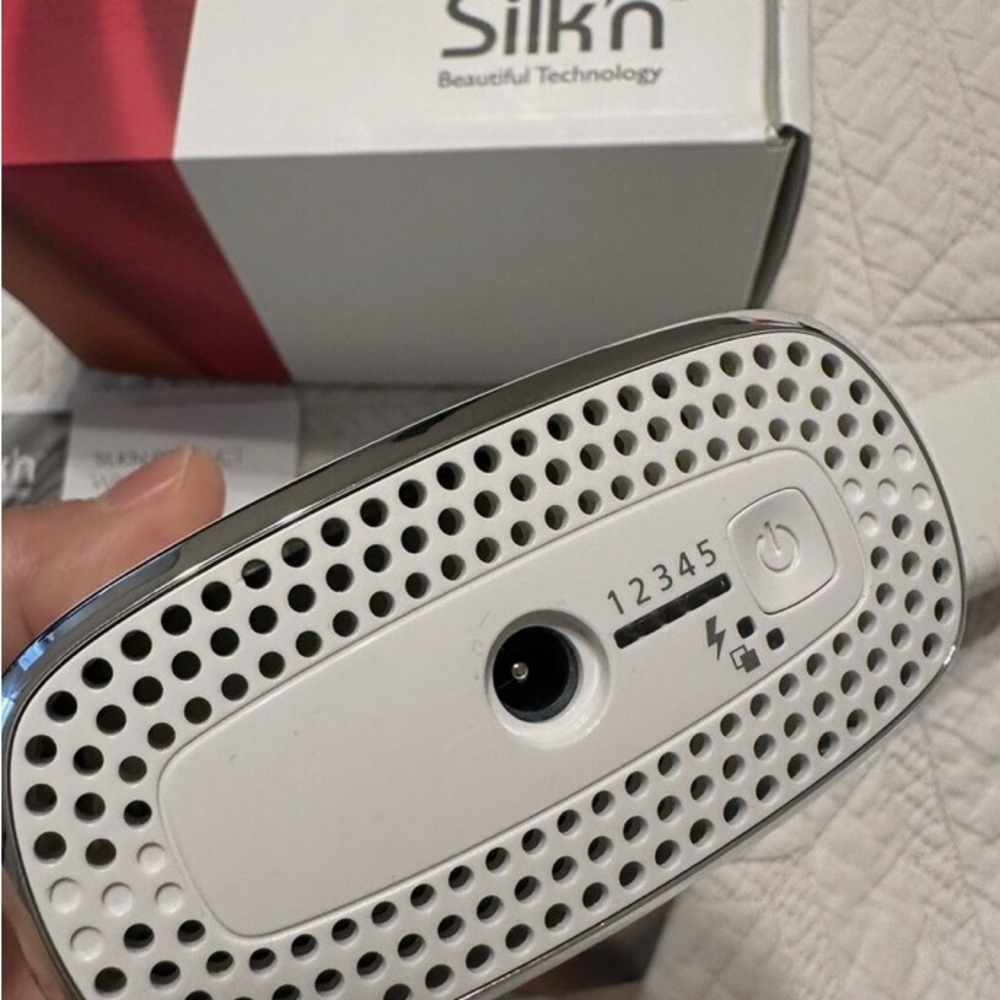 Silk'n Jewel Permanent Laser Hair Removal Device - Picture 5 of 5